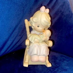 Precious Moment "Love never leaves a mothers arms"